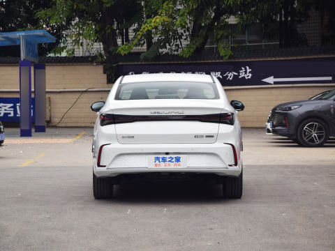 PEKÍN EU5 Coche eléctrico compacto de 4 puertas y 5 asientos
