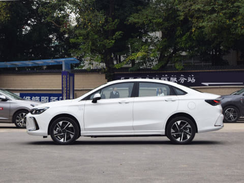PEKÍN EU5 Coche eléctrico compacto de 4 puertas y 5 asientos