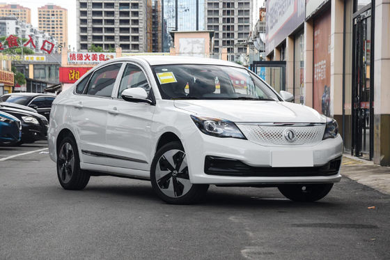 Dong Feng E70 Taxi eléctrico chino para viajar en línea La duración de la batería es de 400KM