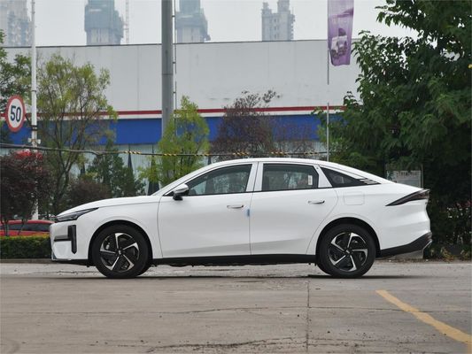 Geely Galaxy L6 Sedan eléctrico chino Enchufe en sedán híbrido 1370KM L2 Conducción asistida
