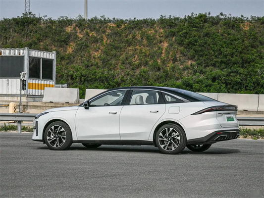 Geely Galaxy L6 Sedan eléctrico chino Enchufe en sedán híbrido 1370KM L2 Conducción asistida
