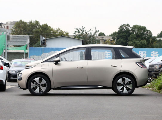 BaoJun Clouds Ev Un hatchback pequeño sedán eléctrico con un alcance de 360KM-460KM