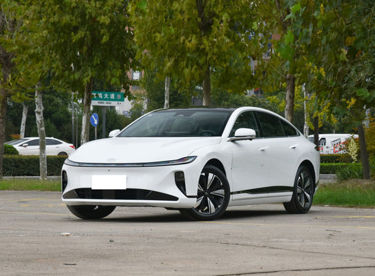 Chang'an A07 Sedan EV y Reev Dos combinaciones de duración de la batería 515 km (EV) y 1200 km (1.5T motor Reev)