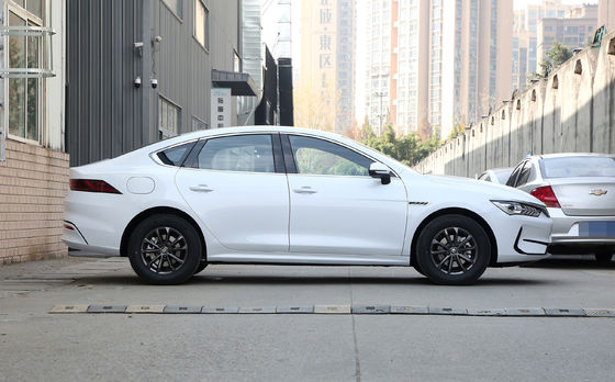 2024 BYD Qin Plus 55 km/120 km Honor Modelo de China D-MI Enchufe en el coche híbrido