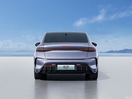 BYD 2025 Seal, un sedán eléctrico puro con un alcance de hasta 650 km, un nuevo sistema de conducción inteligente y la mejor relación calidad-precio de un sedán eléctrico de tamaño medio.