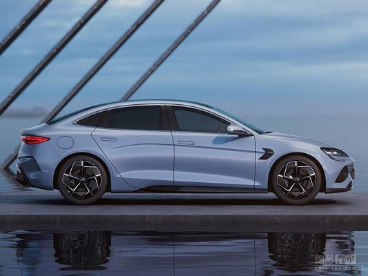BYD 2025 Seal, un sedán eléctrico puro con un alcance de hasta 650 km, un nuevo sistema de conducción inteligente y la mejor relación calidad-precio de un sedán eléctrico de tamaño medio.