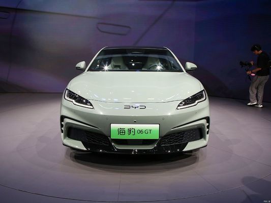 25 BYD Seal06GT, con un alcance de 505KM-605KM, con tracción en las cuatro ruedas y tracción en las dos ruedas con dos sistemas.