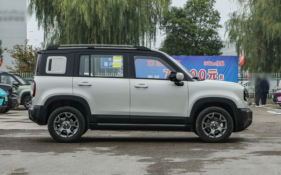 Baojun Yueye Plus es un vehículo eléctrico chino con un diseño cuadrado distintivo, que ofrece una autonomía CLTC de 401 km. Viene en versiones de 5 y 4 plazas,ofreciendo un valor excepcional para el dinero