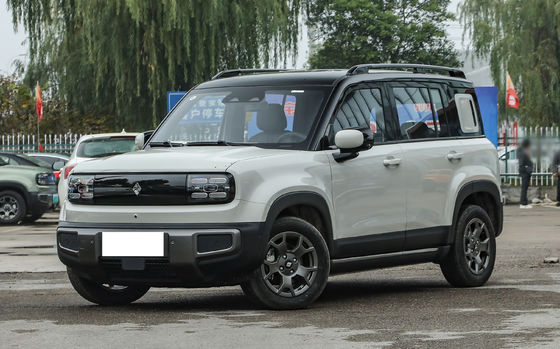 Baojun Yueye Plus es un vehículo eléctrico chino con un diseño cuadrado distintivo, que ofrece una autonomía CLTC de 401 km. Viene en versiones de 5 y 4 plazas,ofreciendo un valor excepcional para el dinero
