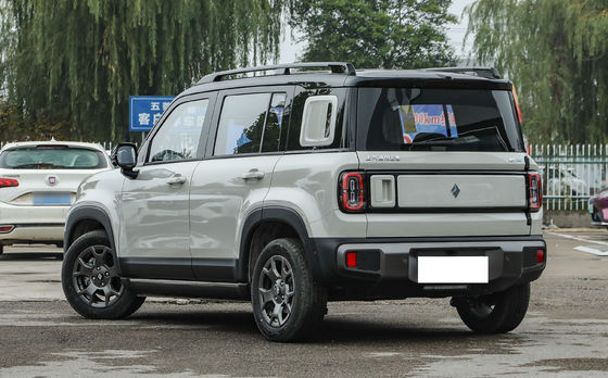 Baojun Yueye Plus es un vehículo eléctrico chino con un diseño cuadrado distintivo, que ofrece una autonomía CLTC de 401 km. Viene en versiones de 5 y 4 plazas,ofreciendo un valor excepcional para el dinero
