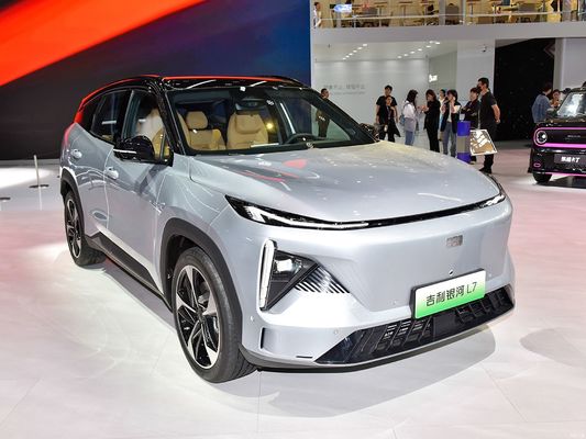Geely Galaxy L7, propulsado por motores de 1.5L y 1.5T, con un alcance combinado de 1.370 km y un alcance puramente eléctrico de 115 km. un SUV híbrido enchufable rentable.