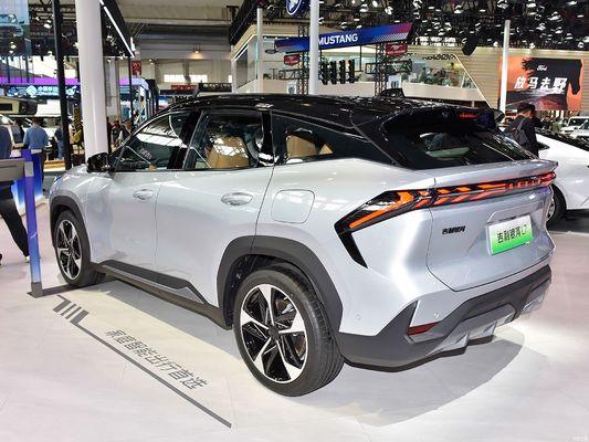 Geely Galaxy L7, propulsado por motores de 1.5L y 1.5T, con un alcance combinado de 1.370 km y un alcance puramente eléctrico de 115 km. un SUV híbrido enchufable rentable.