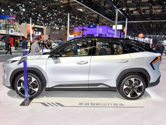 Geely Galaxy L7, propulsado por motores de 1.5L y 1.5T, con un alcance combinado de 1.370 km y un alcance puramente eléctrico de 115 km. un SUV híbrido enchufable rentable.