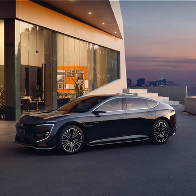 Sedán eléctrico chino de 5 plazas con aceleración de 0 a 96 km/h en 4 segundos y velocidad máxima de 193 km/h